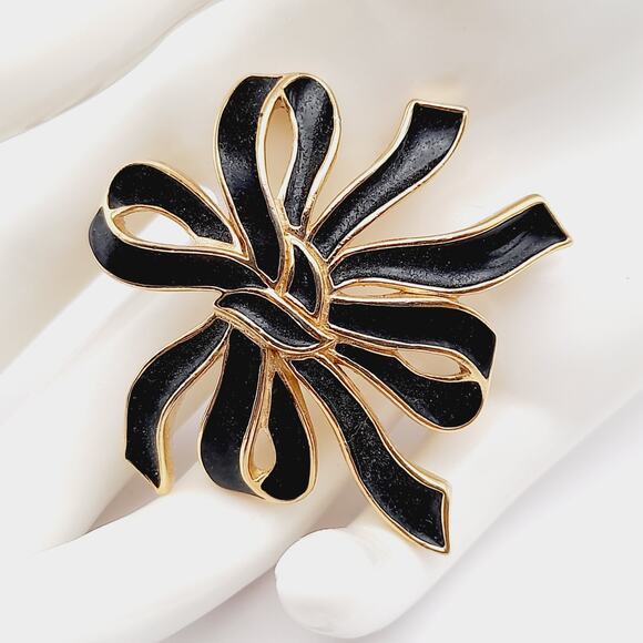 Vintage Trifari Black Enamel Ribbon Brooch; Gold Plated Designer Costume Jewelry - Picture 8 of 8